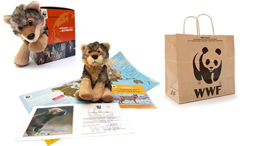 lobo peluche bodegón