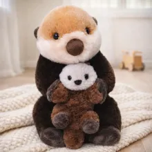 Nutria marina con bebé peluche
