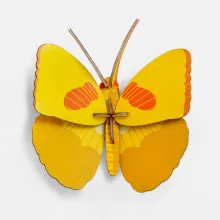 Mariposa amarilla decoración papel y cartón